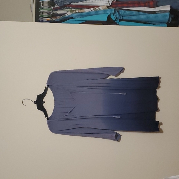 not sure Tops - Blue Ombre 3/4 sleeve V neck tunic top.